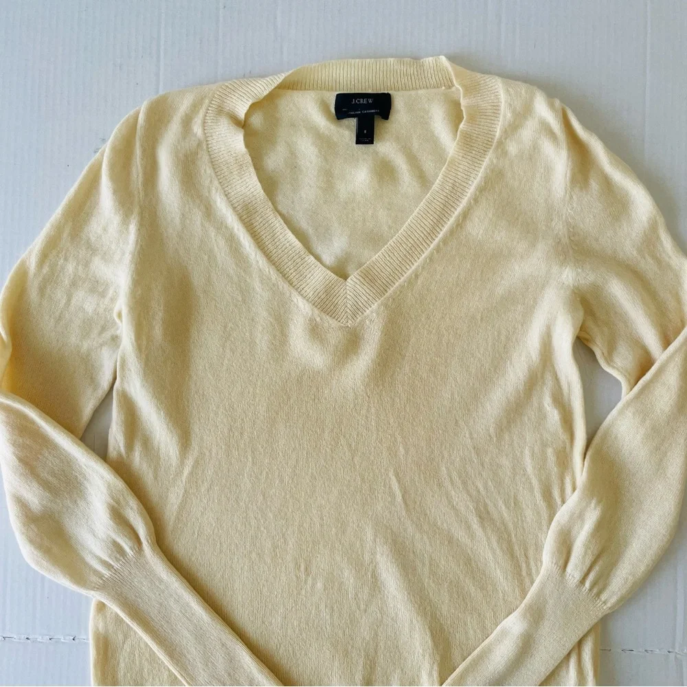 J. Crew Pale Yellow V-Neck Cashmere Sweater 🚨imperfections